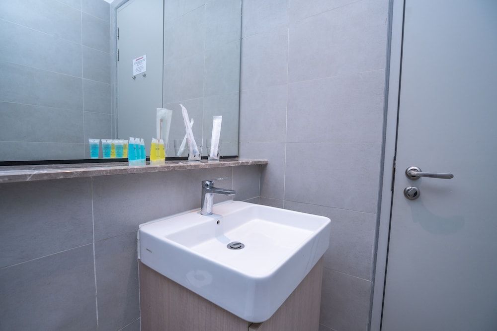 OYO Home 89724 Amazing 2br Grand Medini Classic Room 21