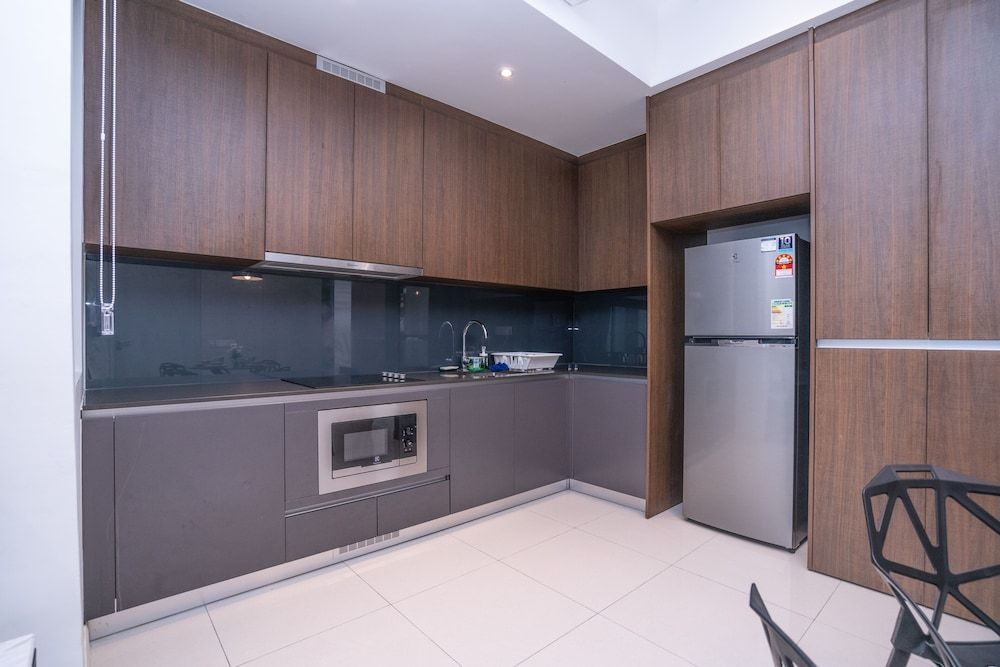 OYO Home 89724 Amazing 2br Grand Medini Classic Room 13