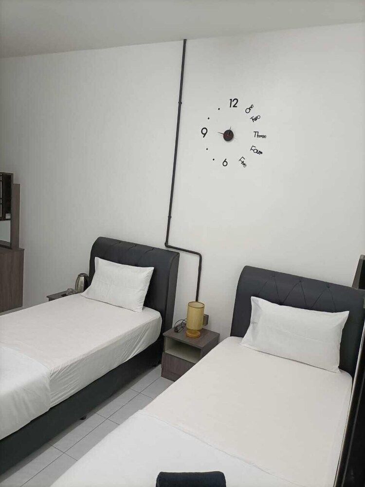 JK Roomstay Deluxe Twin Room 2