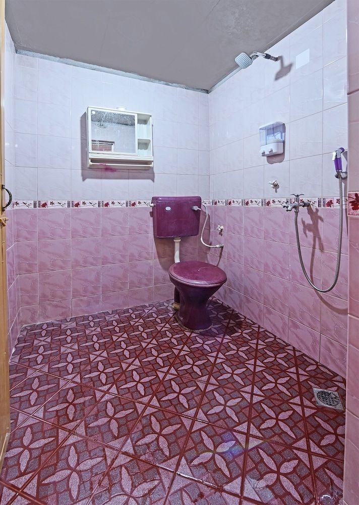 OYO 90551 Zn Mix Homestay & Roomstay Deluxe Triple Room 6