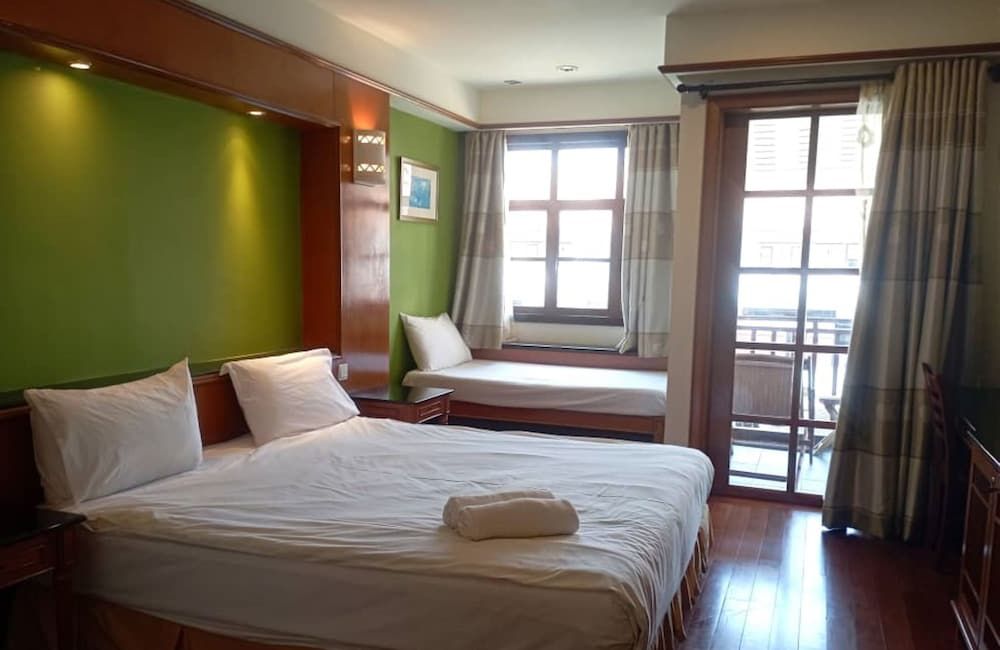 Alpine LXPD Water Chalet Deluxe Chalet, Partial Sea View 4