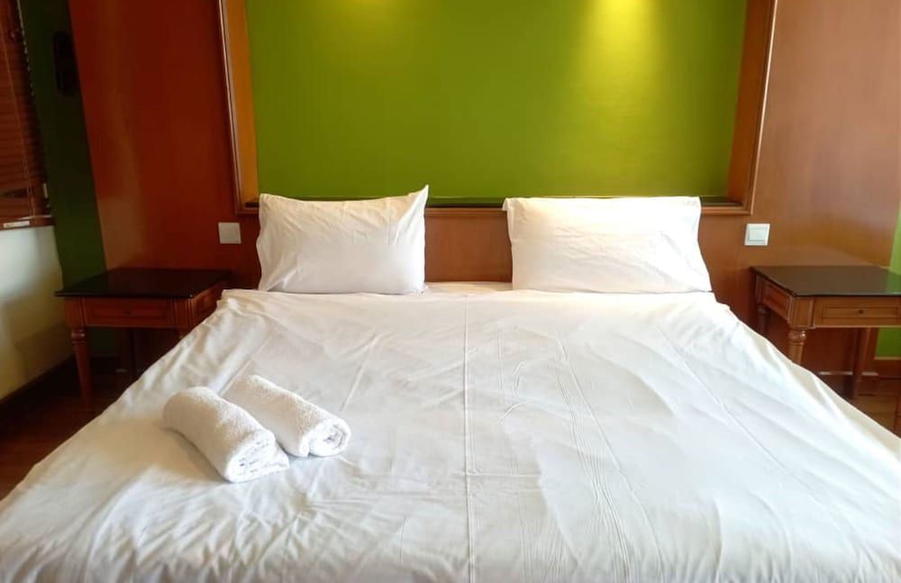 Alpine LXPD Water Chalet Deluxe Chalet, Partial Sea View 3