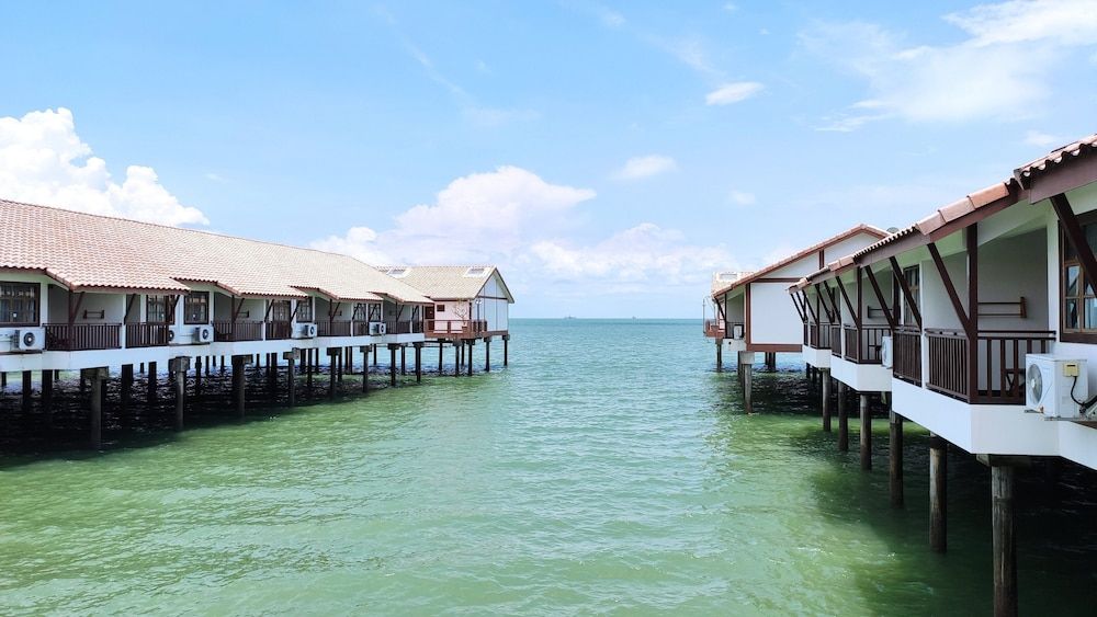 Alpine LXPD Water Chalet Deluxe Chalet, Partial Sea View 8