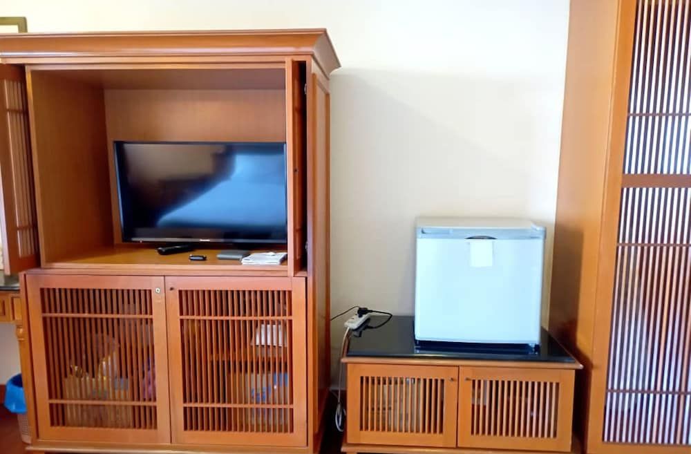 Alpine LXPD Water Chalet Executive Chalet, Partial Sea View 13