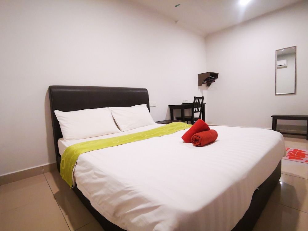 Clover Hotel Port Dickson Deluxe Double or Twin Room 6