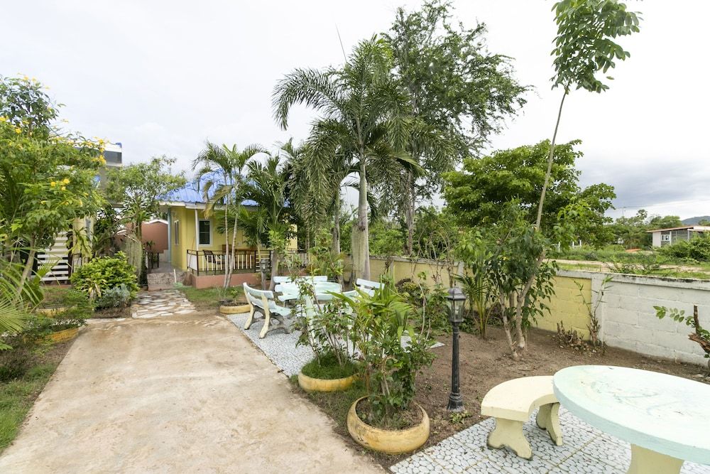 undefined OYO 953 Tawan Resort 7