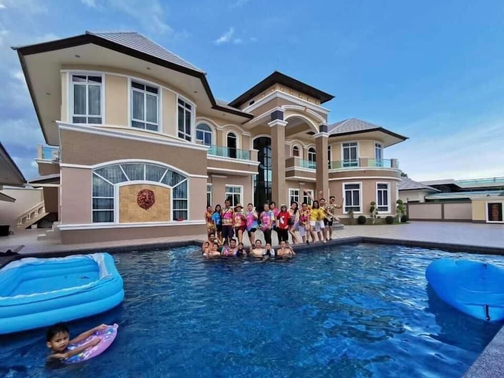undefined Royal Graces Luxury 3