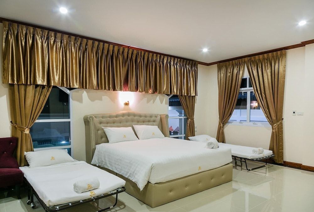undefined Royal Graces Luxury 7
