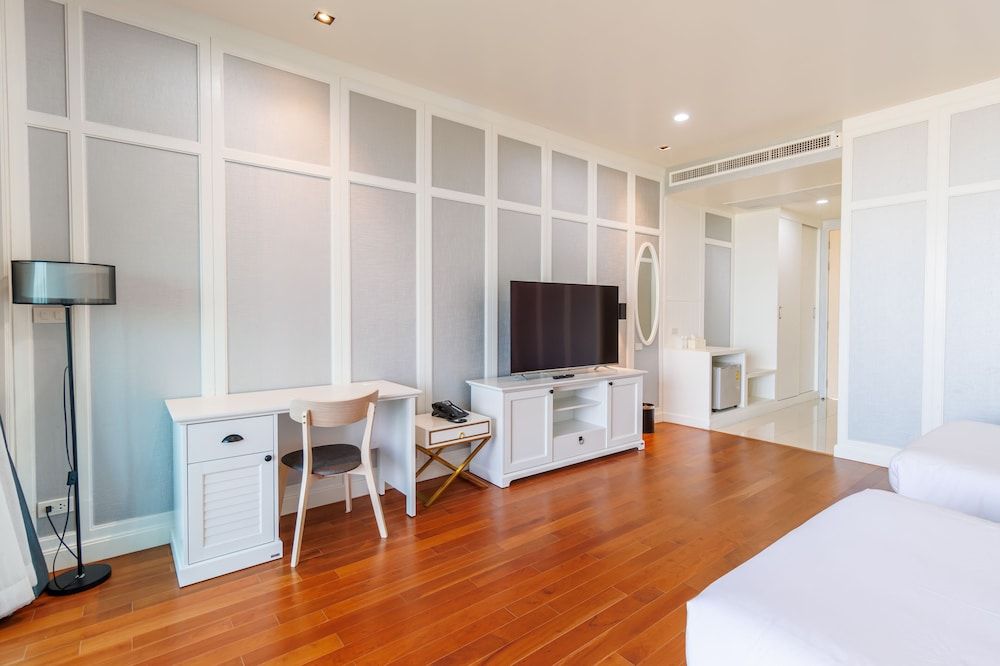 Sea Sand Sun Hua Hin by JC Kevin Hotel & Resort Premier Twin Room, Beach View 7