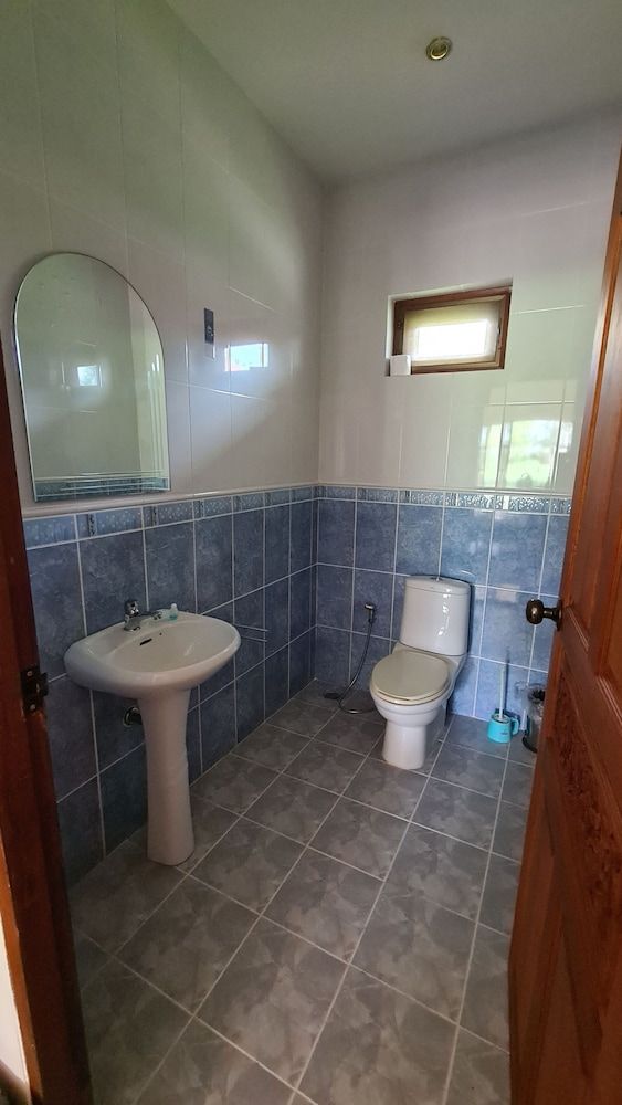 Beautiful Bungalow With Shared Outdoor Pool and 2 km From the Sandy Beach Bungalow, 2 Bedrooms, Accessible, Smoking 3