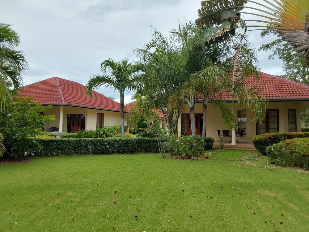 Beautiful Bungalow With Shared Outdoor Pool and 2 km From the Sandy Beach Bungalow, 2 Bedrooms, Accessible, Smoking 18