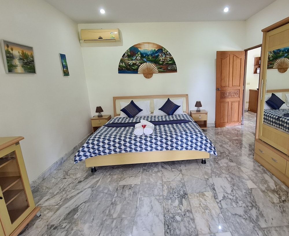 Beautiful Bungalow With Shared Outdoor Pool and 2 km From the Sandy Beach Bungalow, 2 Bedrooms, Accessible, Smoking 2
