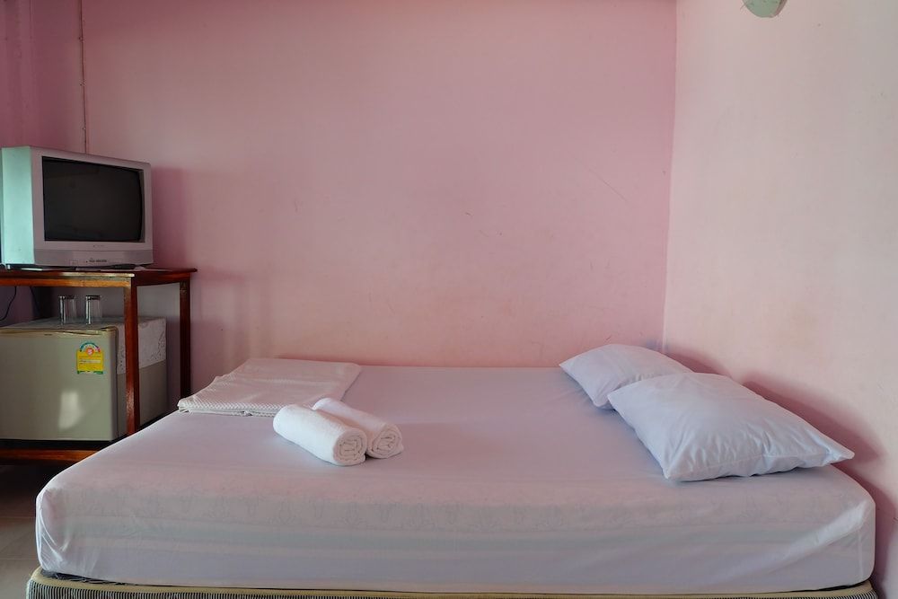 Roong Arun Resort Standard Double Room 5