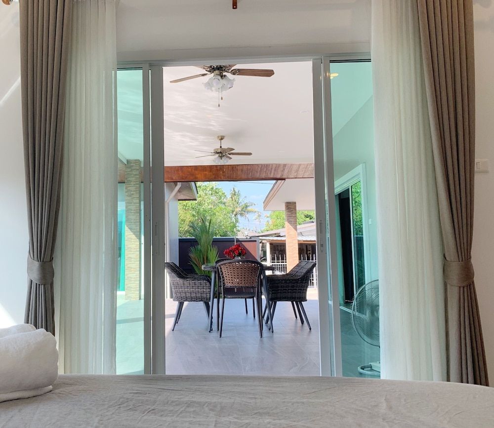 undefined Private Villa with Pool near Laguna 10