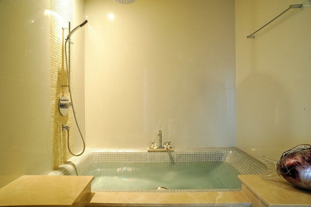 Beachfront Phuket Seaview Suites Deluxe Suite 7