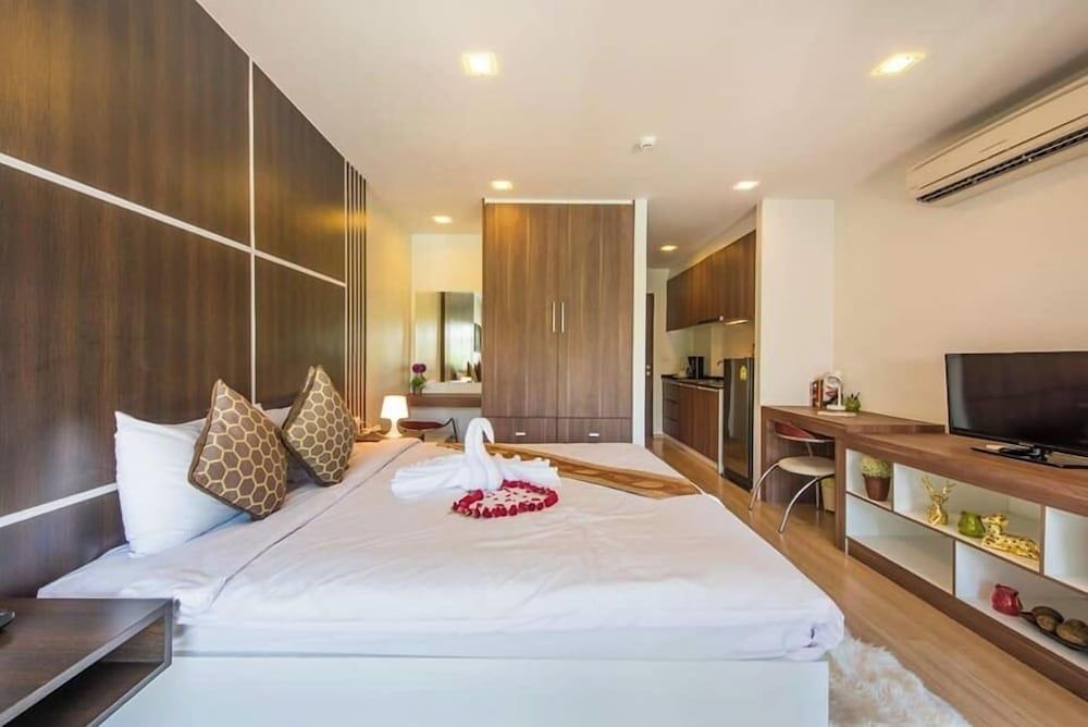 Golden Manora Hotel Bangtao Beach