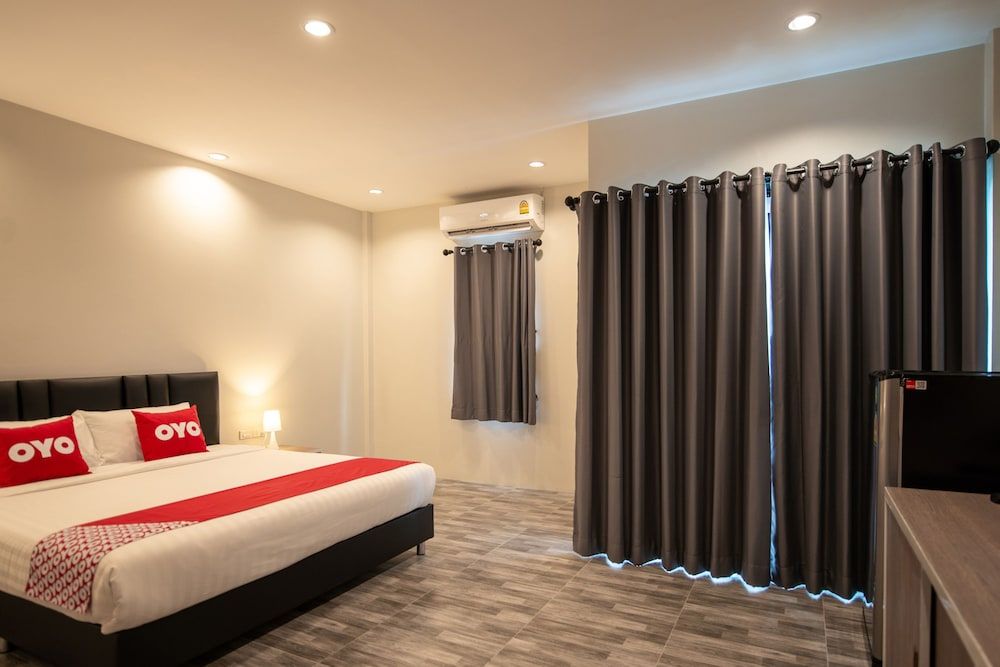 OYO 259 Baan Napatr Deluxe Double Room 5