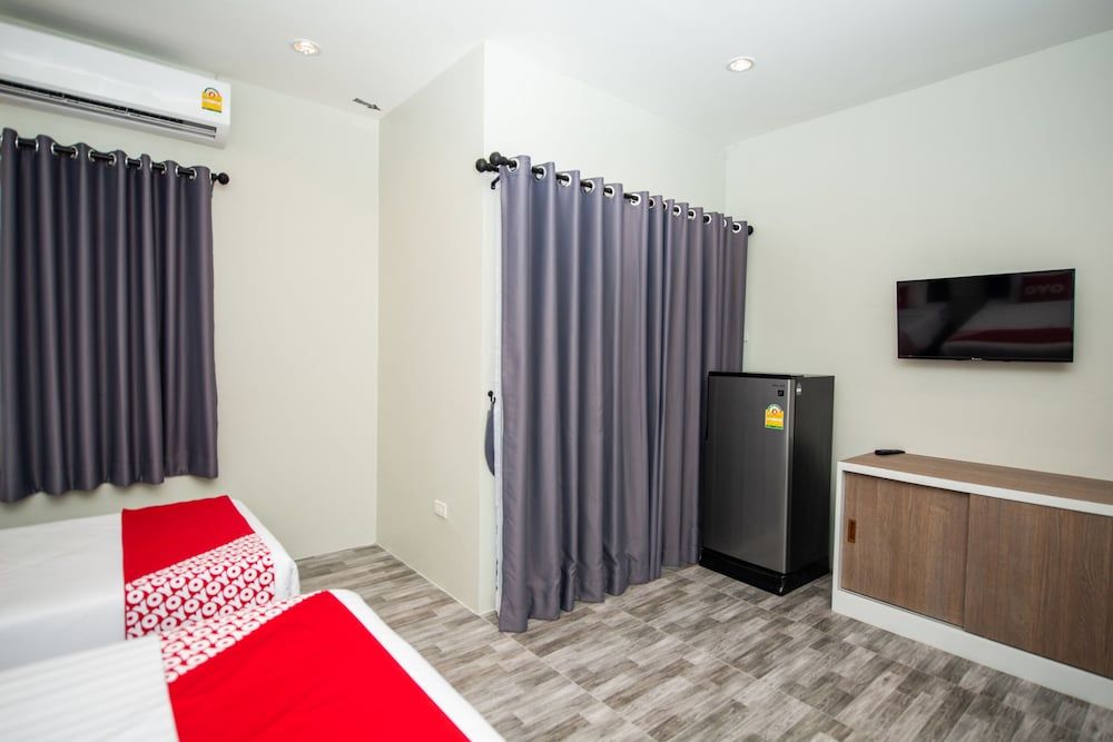OYO 259 Baan Napatr Deluxe Triple Room 5
