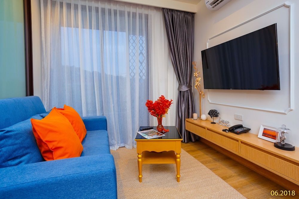 The Aristo Beach by Holy Cow Studio 19