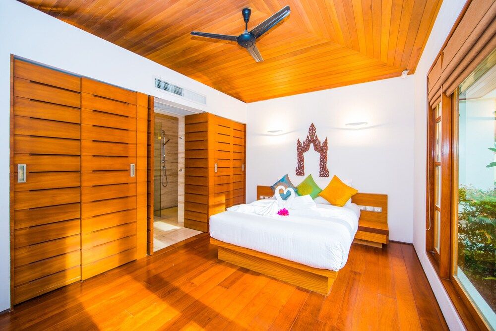 undefined Charming Beachfront Villa on Bangtao 8