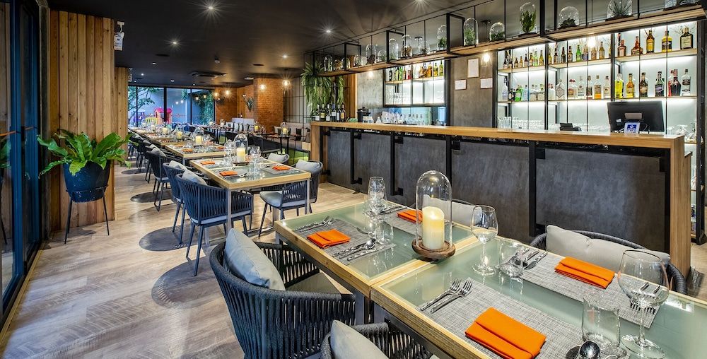 undefined Diamond Condominium 2706 8