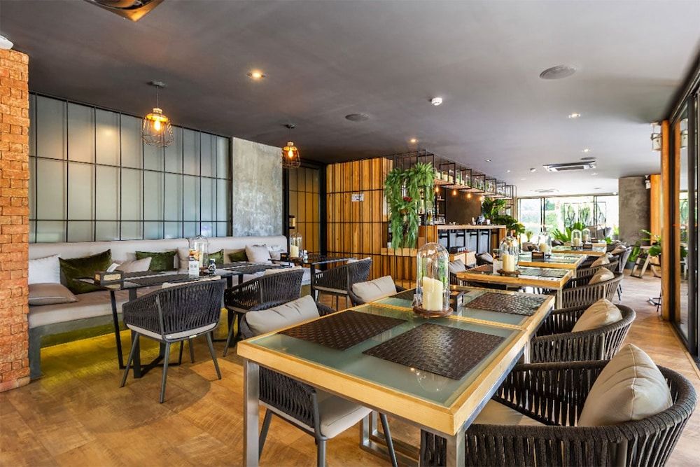 undefined Diamond Condominium 2706 7