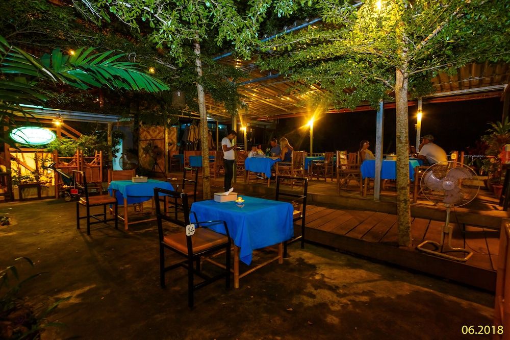 undefined The Aristo Beach by Holy Cow 319 8