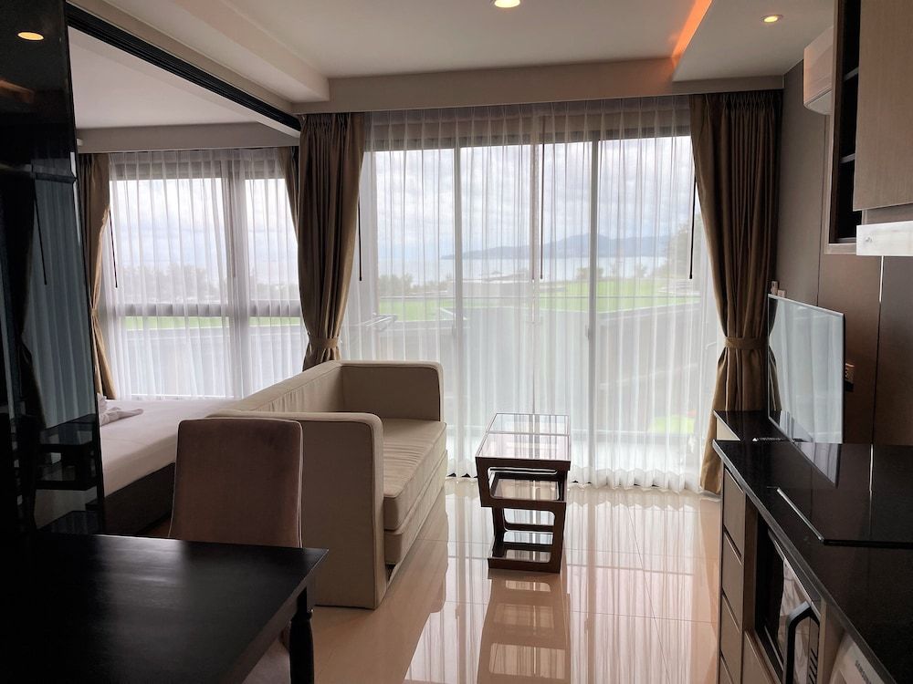 Mida Grande apartment by Lofty Comfort Apartment, 1 Queen Bed, Ocean View 3