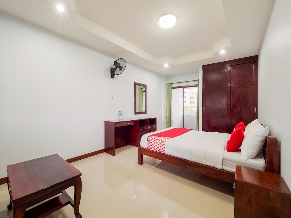 OYO 1087 Udom Khomkham Apartment Basic Double Room