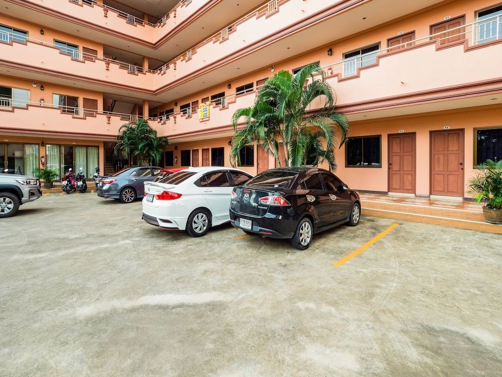 undefined OYO 1087 Udom Khomkham Apartment 8