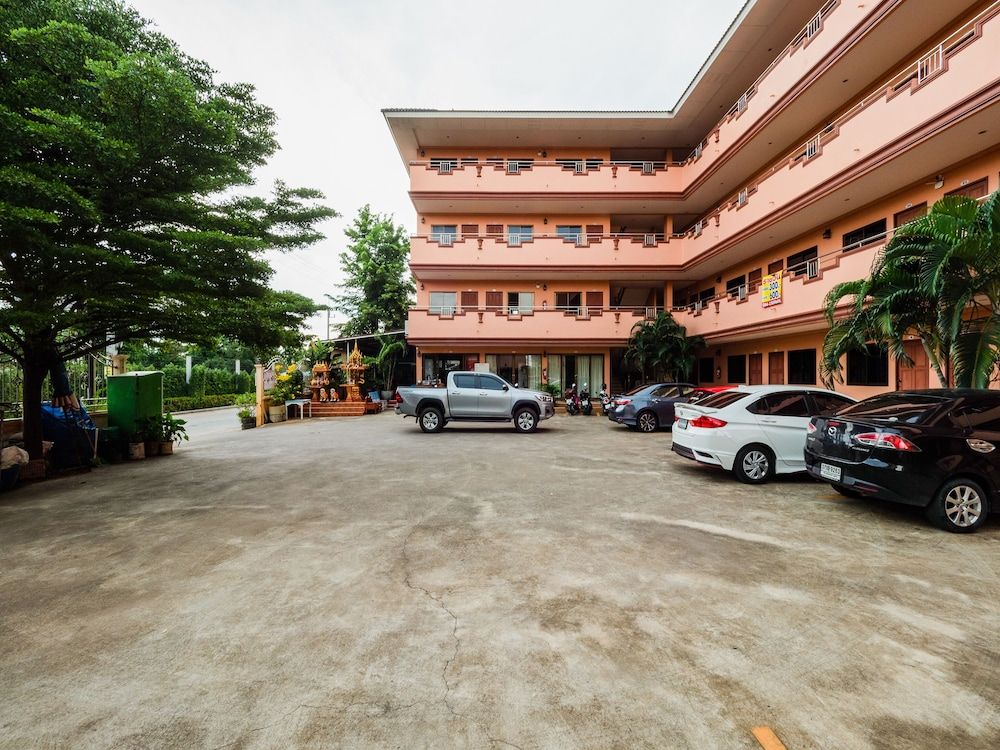 undefined OYO 1087 Udom Khomkham Apartment 4