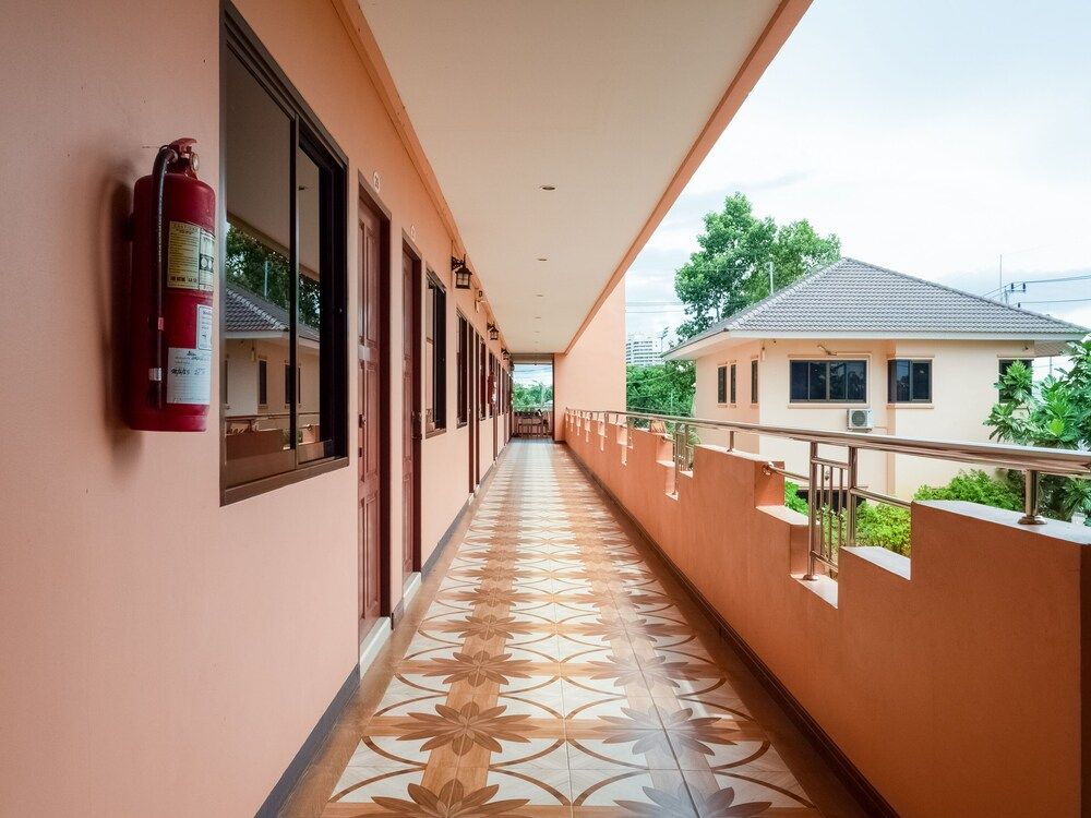 undefined OYO 1087 Udom Khomkham Apartment 6