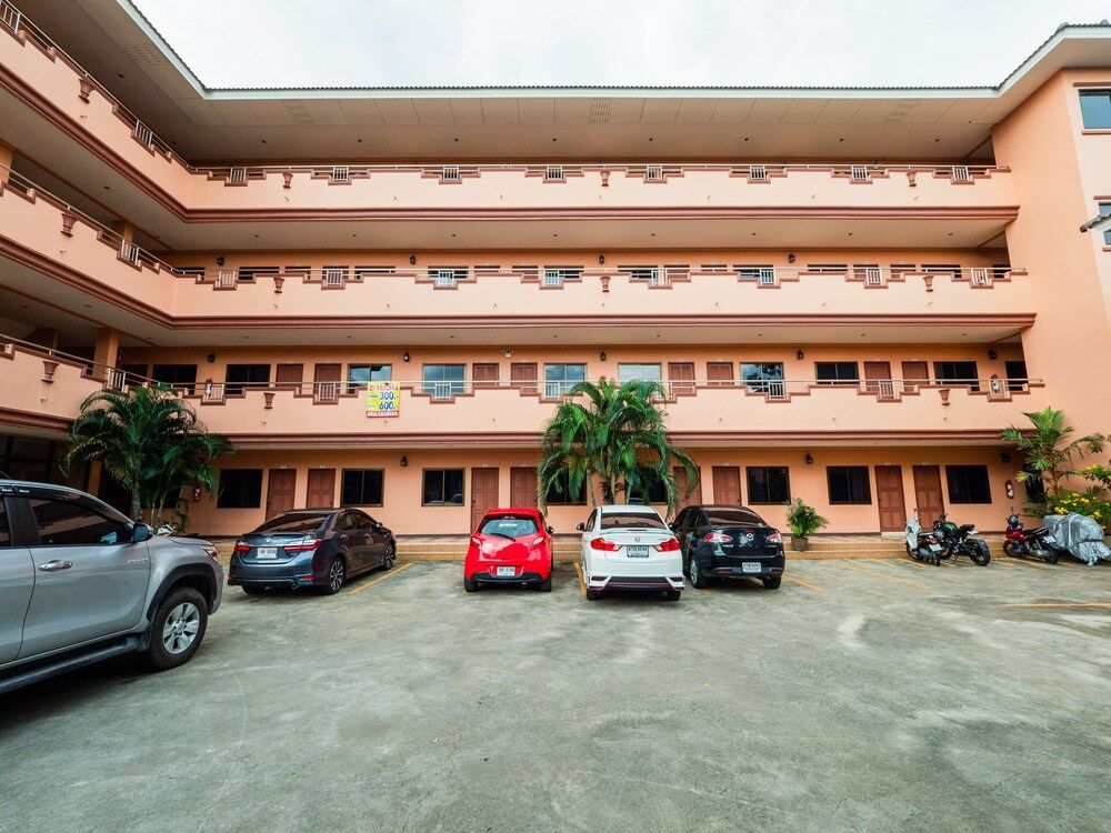 undefined OYO 1087 Udom Khomkham Apartment 3