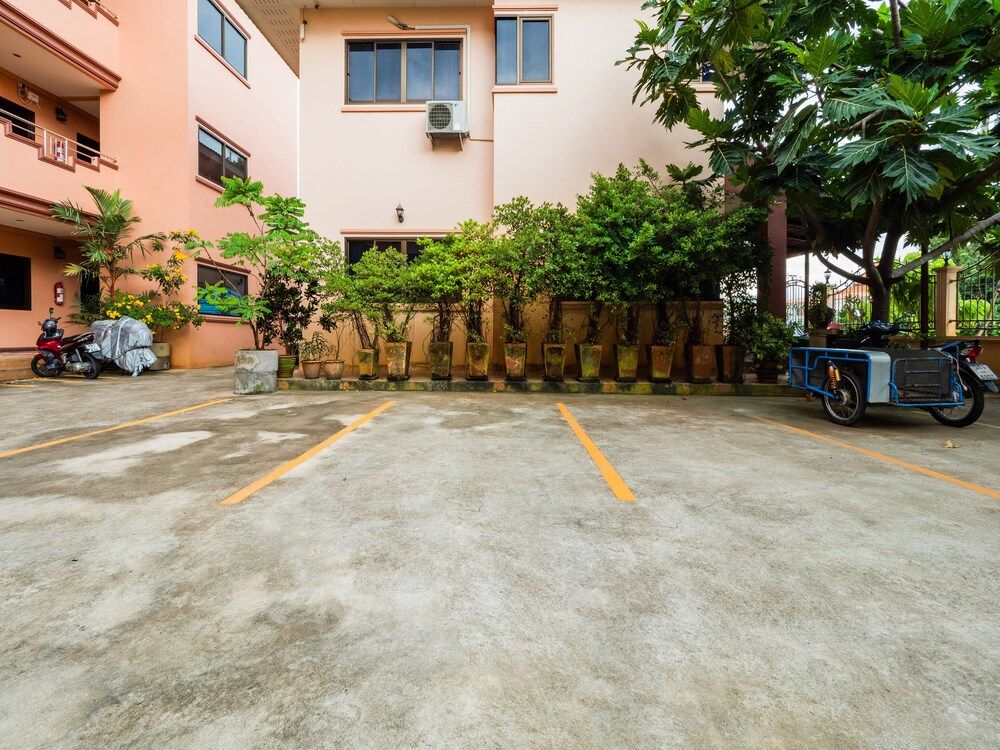 undefined OYO 1087 Udom Khomkham Apartment 7