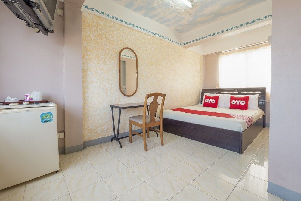 OYO 1152 Hongpak Mint Deluxe Double Room 4