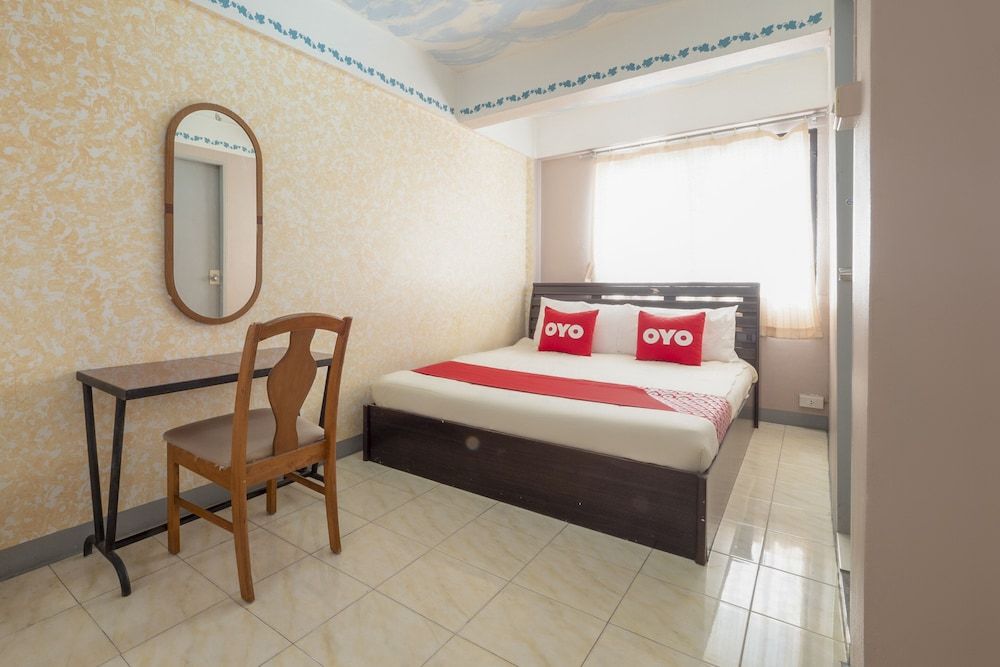 OYO 1152 Hongpak Mint Deluxe Double Room 7
