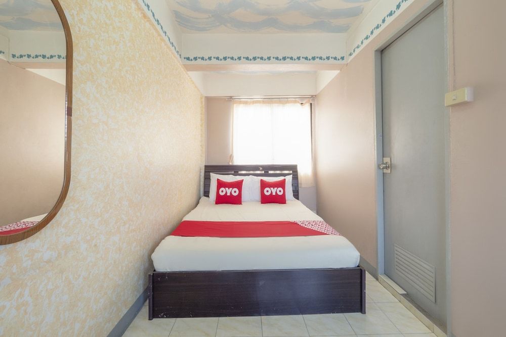 OYO 1152 Hongpak Mint Deluxe Double Room 3