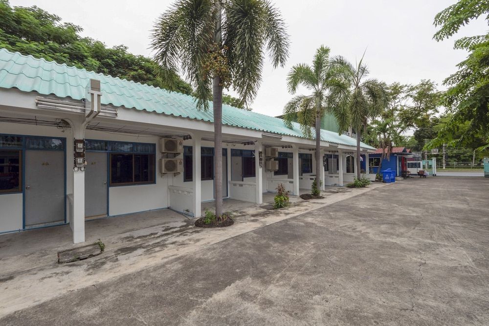 undefined OYO 75322 Tha Burapa Resort Bangsaen 5