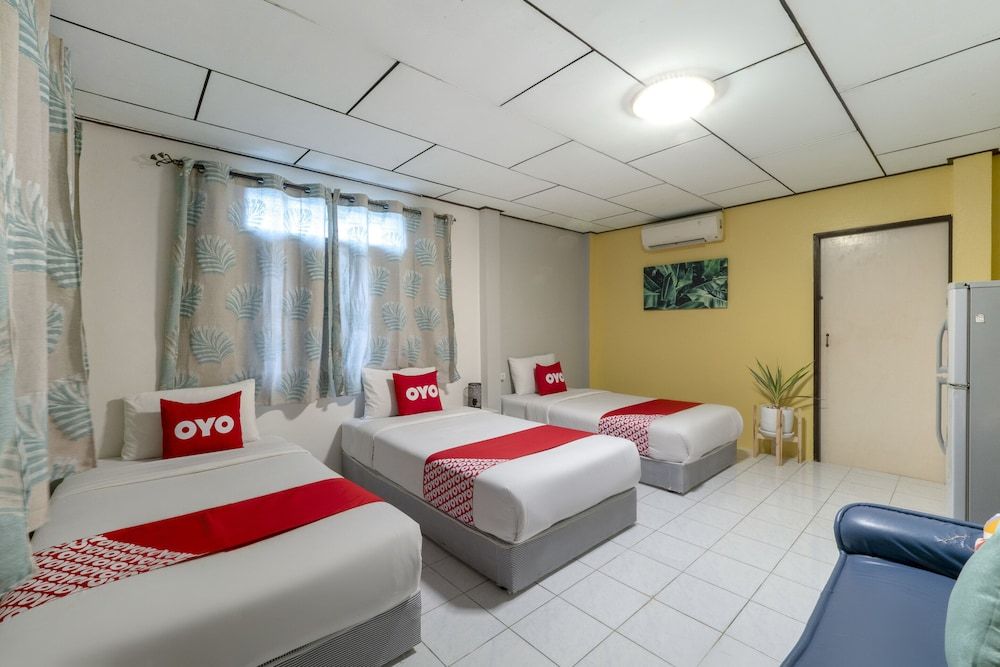OYO 75322 Tha Burapa Resort Bangsaen Deluxe Triple Room 5