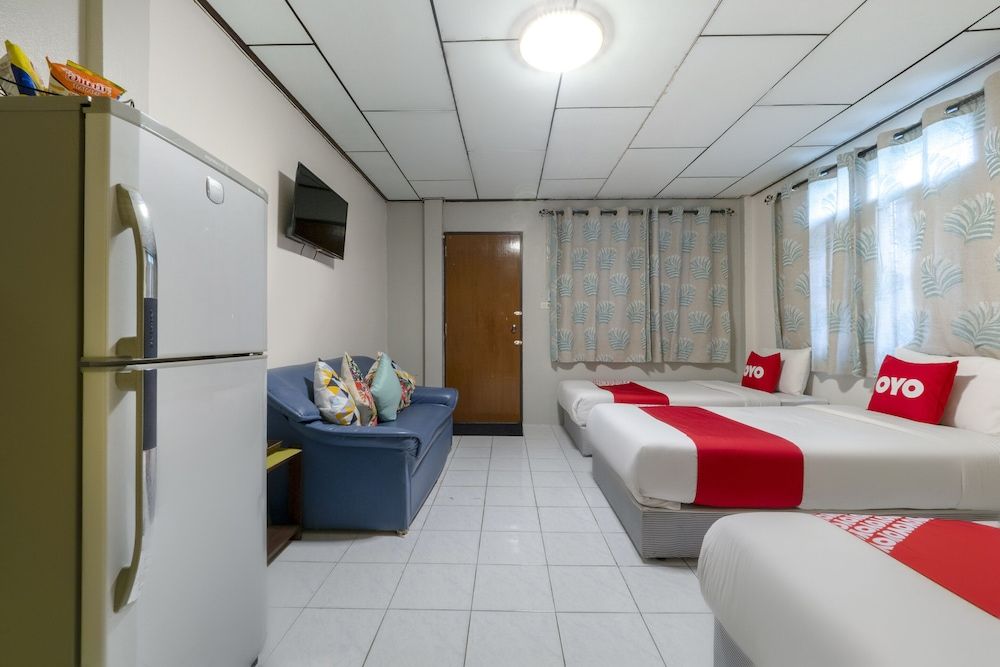 OYO 75322 Tha Burapa Resort Bangsaen Deluxe Triple Room 2