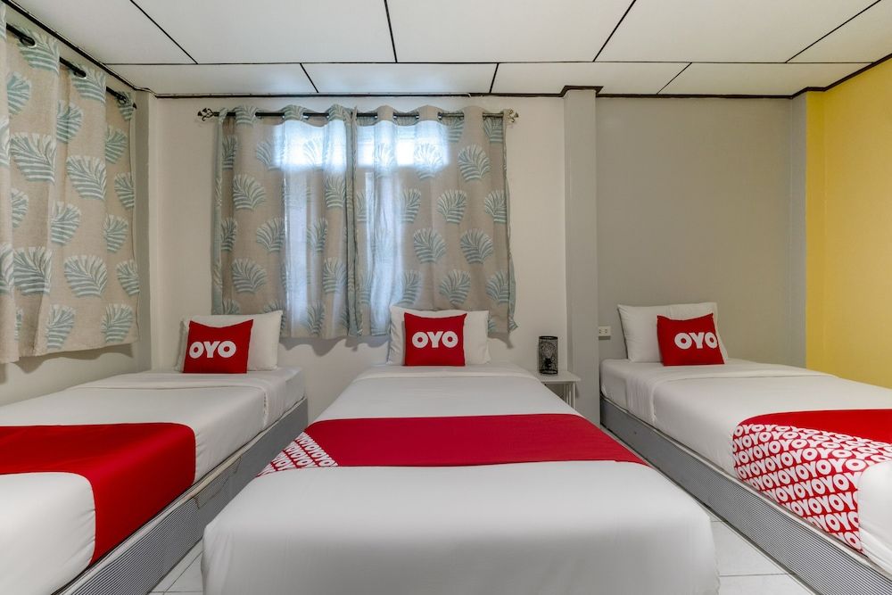 OYO 75322 Tha Burapa Resort Bangsaen Deluxe Triple Room 4
