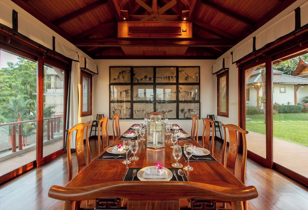 Room Service - Dining