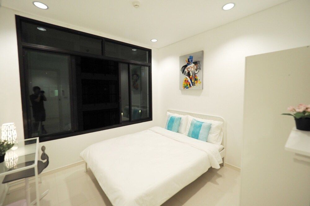 undefined Kamala Regent by Lofty 9