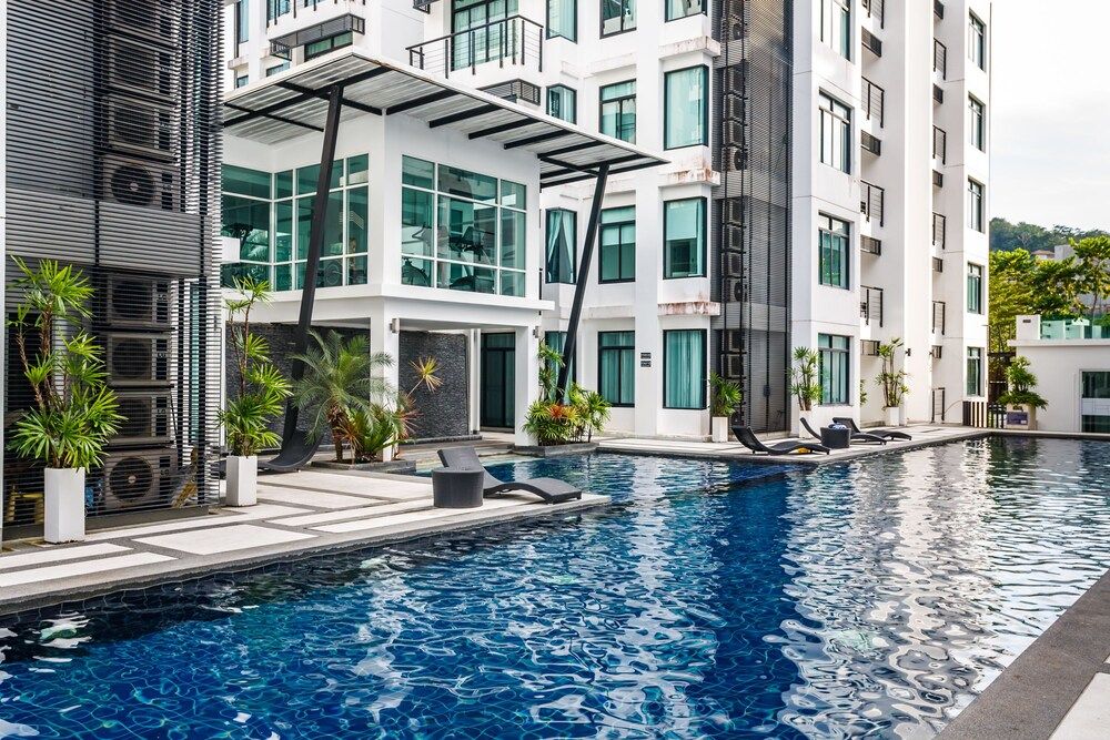 undefined Kamala Regent by Lofty 7