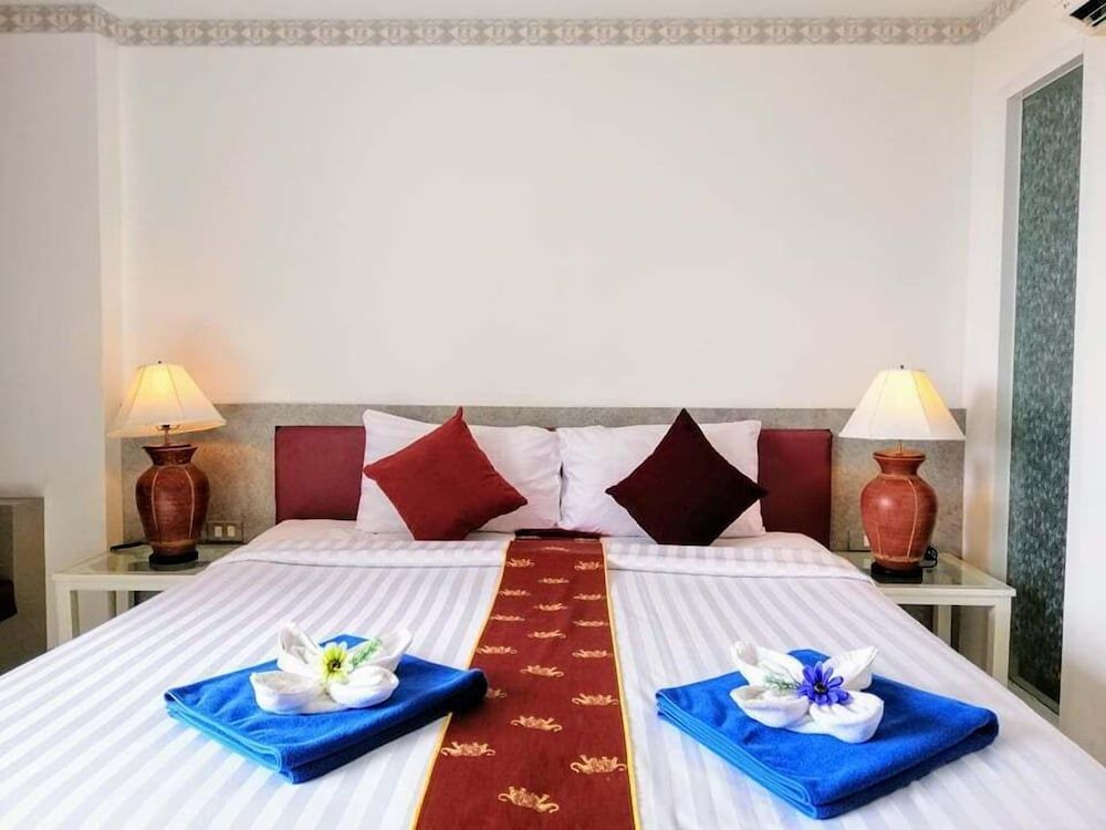 undefined Kamala 555 3