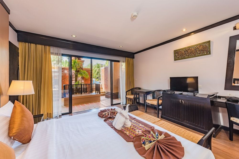 Pool Side Room