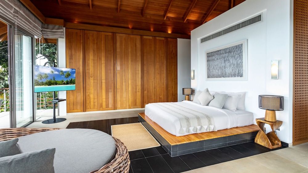 Villa Chelay - Luxury Waterfront Villa Luxury Villa, 4 Bedrooms, Ocean View, Oceanfront 2