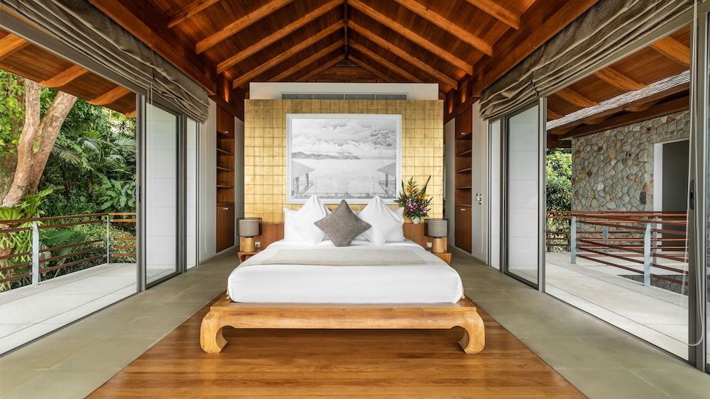 Villa Chelay - Luxury Waterfront Villa Luxury Villa, 4 Bedrooms, Ocean View, Oceanfront