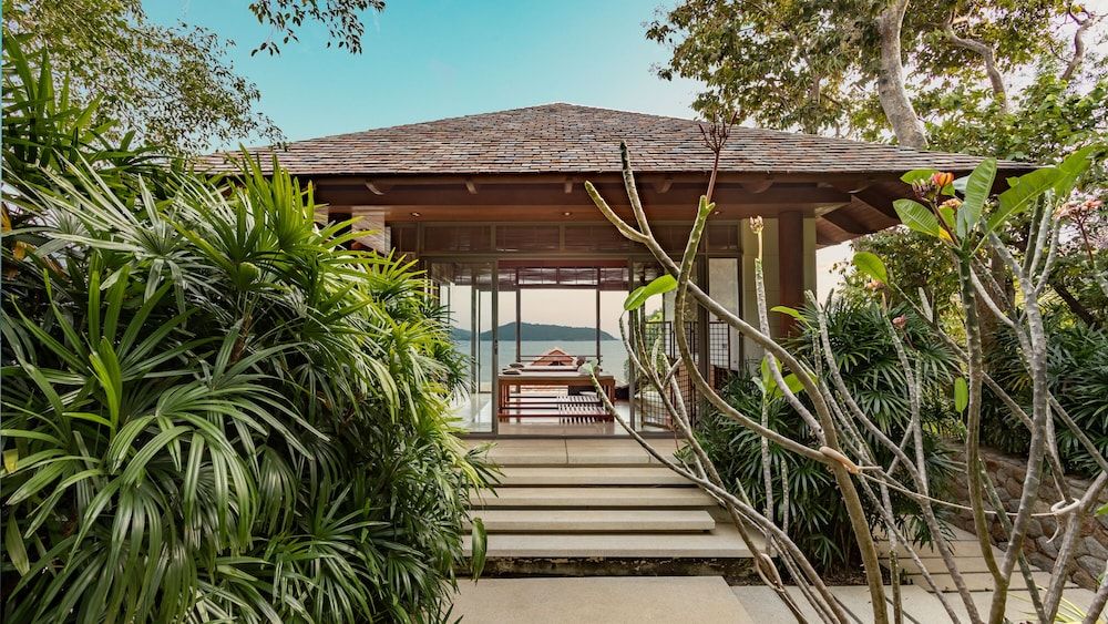 undefined Villa Chelay - Luxury Waterfront Villa 2