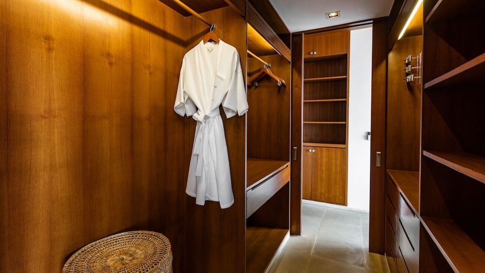 Villa Chelay - Luxury Waterfront Villa Luxury Villa, 4 Bedrooms, Ocean View, Oceanfront 14